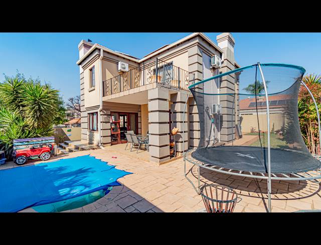 3 BEDROOM SECTIONAL TITLE FOR SALE IN MORELETA PARK